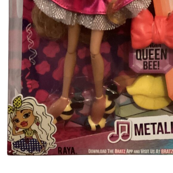 NEW 2015 Bratz Metallic Madness Blonde Raya Doll Party Dress Accessories - Picture 10 of 14